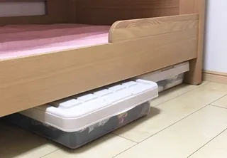ベッドの下を収納スペースとして活用